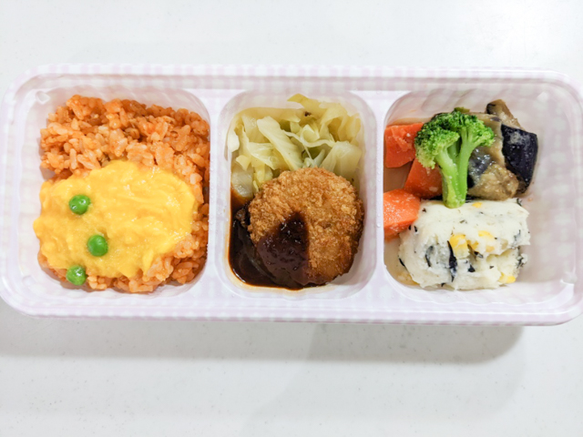 ニチレイウーディッシュのオムライスとメンチカツ弁当