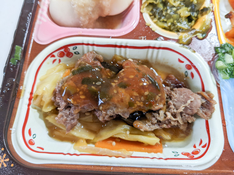 焼肉と赤魚の香味焼きペンネ添え