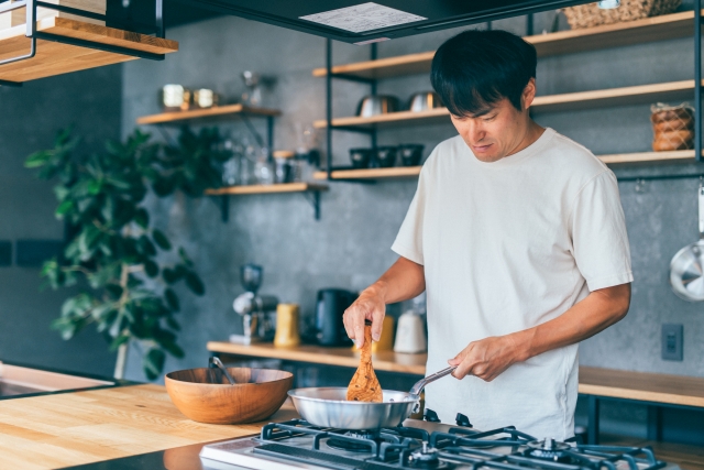 男性の調理