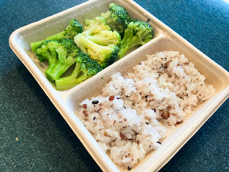 雑穀ご飯とブロッコリー