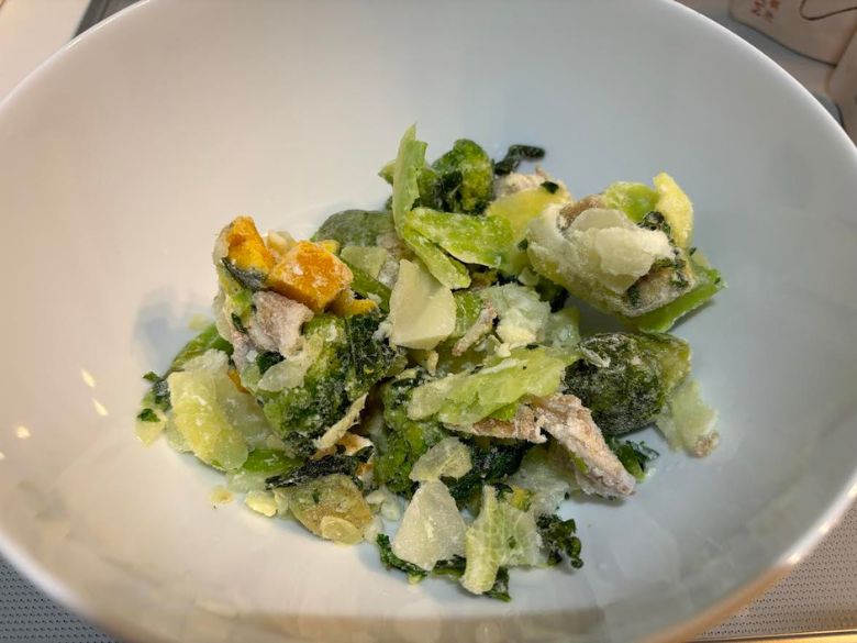 GREEN SPOON：レンチン前のサラダ
