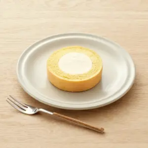 ふんわりロールケーキ豆乳クリーム仕立て